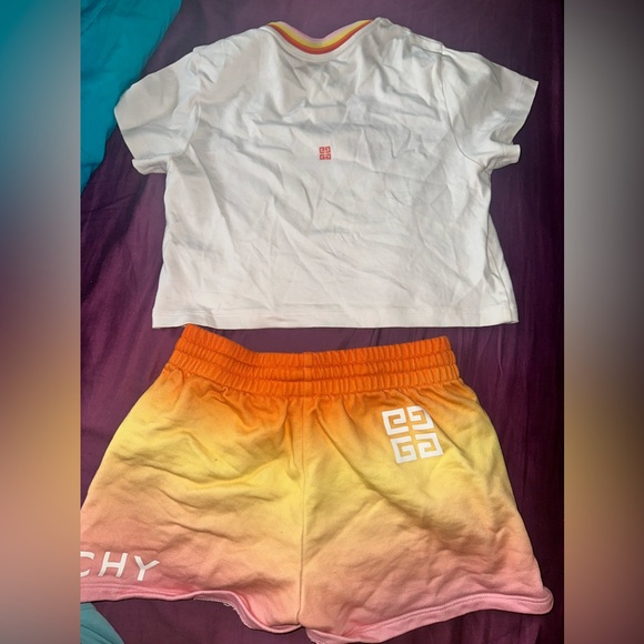 GIVENCHY top & shorts - Picture 2 of 7